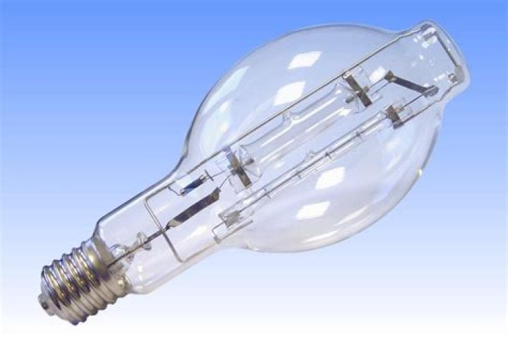 Do mercury vapor lamps need a ballast?