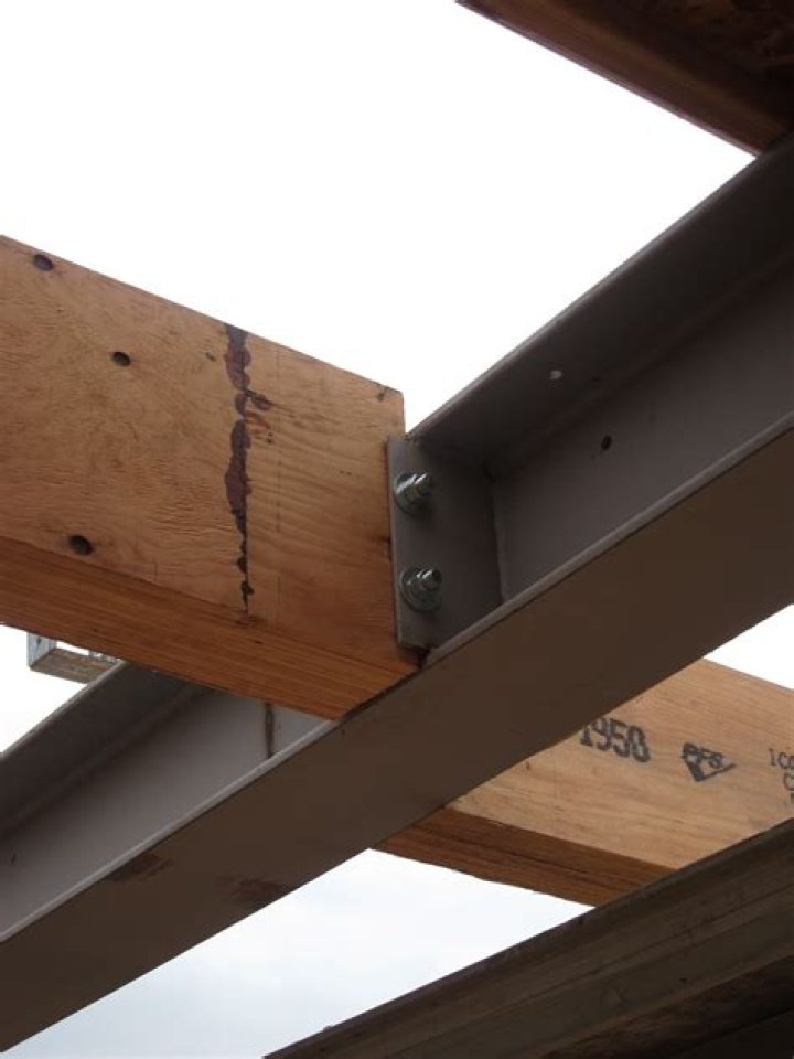 How do you connect steel beams to wooden columns?
