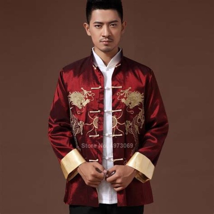 What is traditional Chinese clothing for men called?