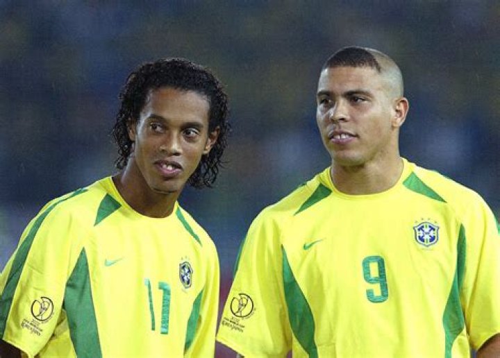 What was Ronaldinho last team?