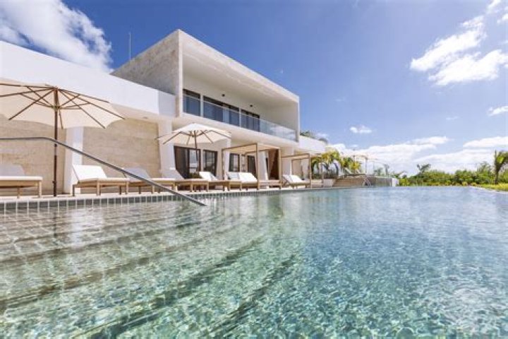 When was Melia Cayo Santa Maria built?