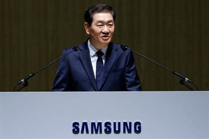 Who is the CEO of Samsung in 2020?